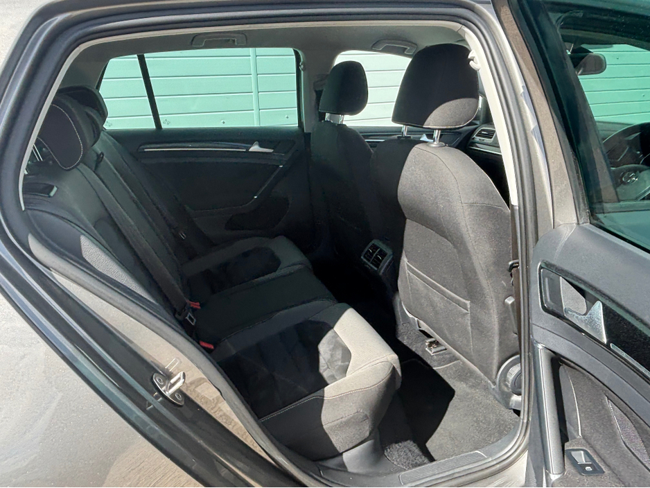 2015 Volkswagen Golf - image 6