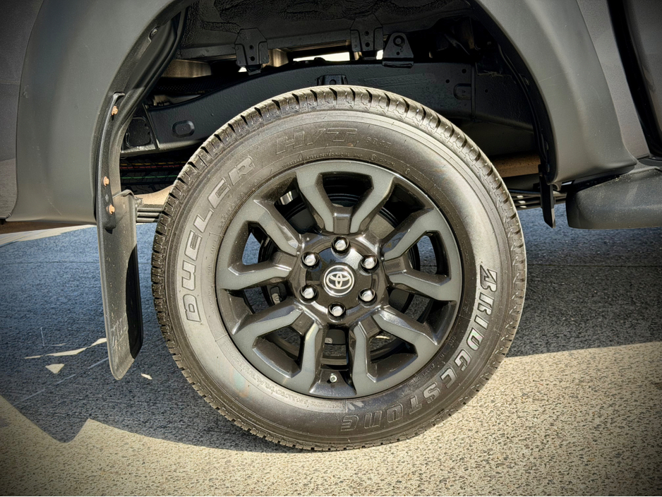 2023 Toyota Hilux - image 17