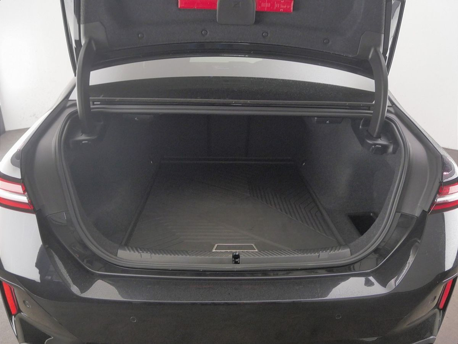 2024 BMW i5 - image 13