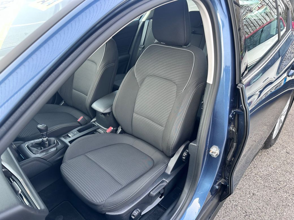 2020 Ford Focus - image 27