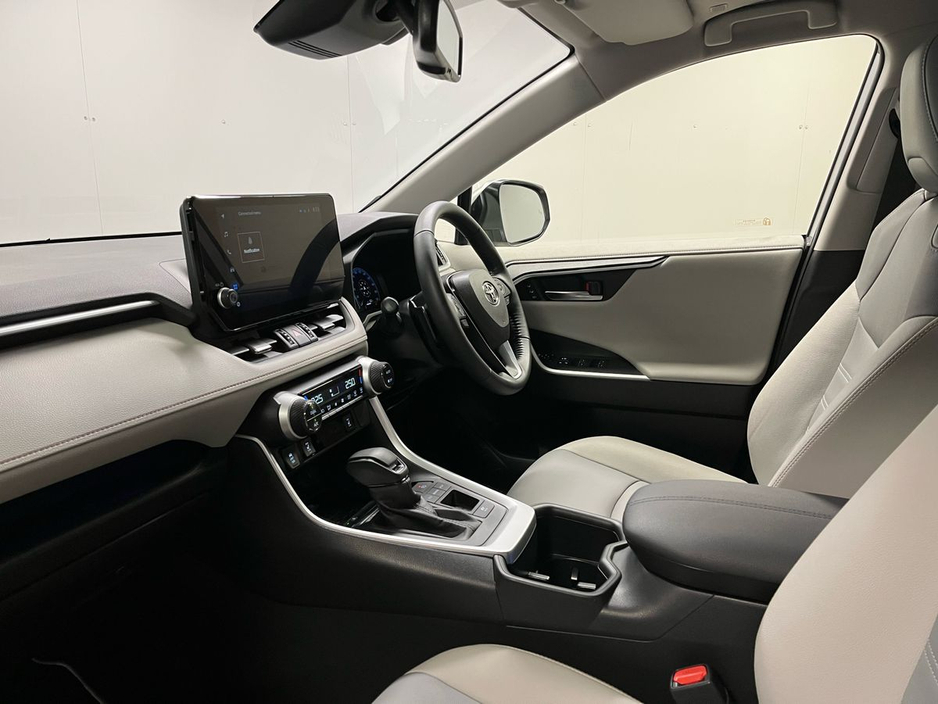 2024 Toyota Rav4 - image 6