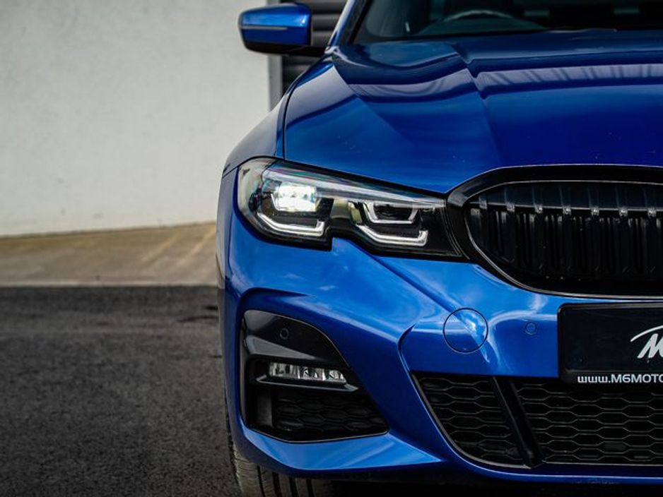 2022 BMW 3 Series - image 8