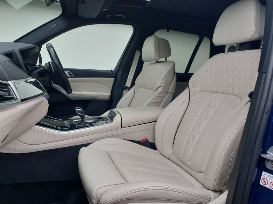 2019 BMW X5 - image 4