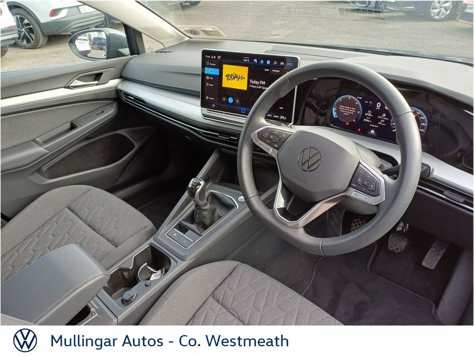 2025 Volkswagen Golf - image 8