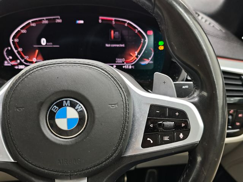 2019 BMW 5 Series - image 34