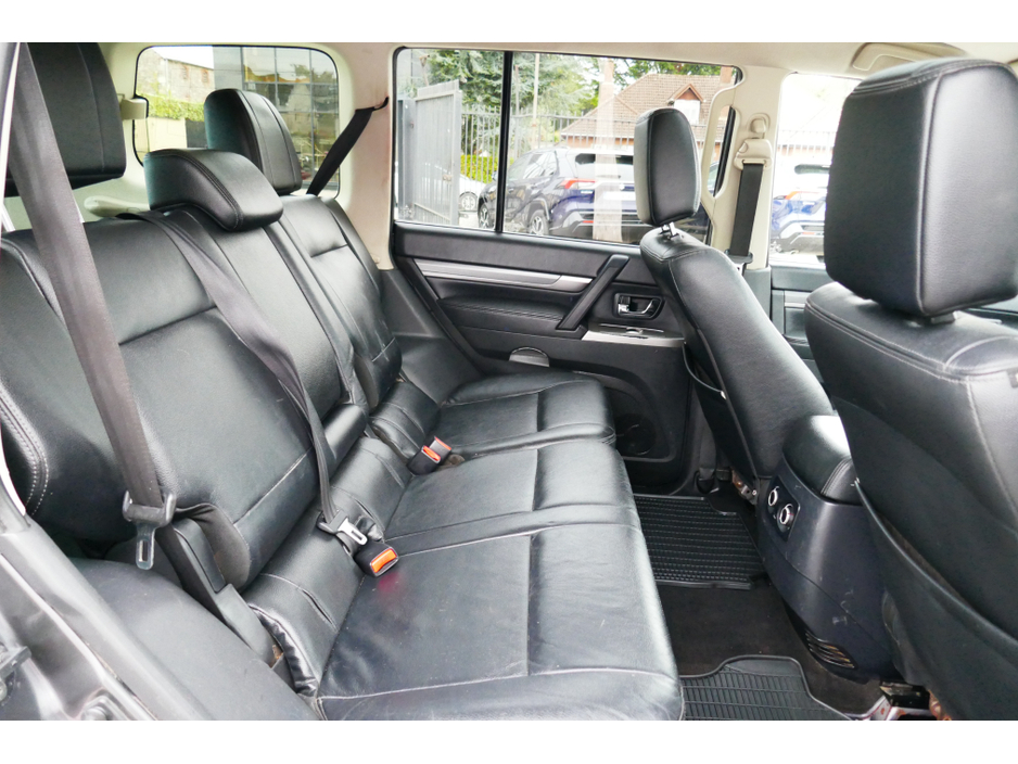 2015 Mitsubishi Pajero LWB N1 5-ST AT N 4DR A AUTO €22,000