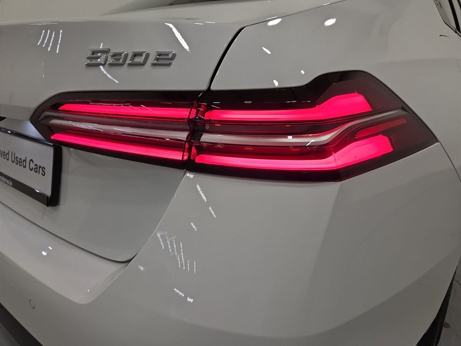 2024 BMW 5 Series - image 20