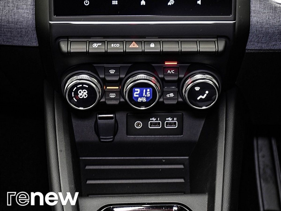 2025 Renault Clio - image 21