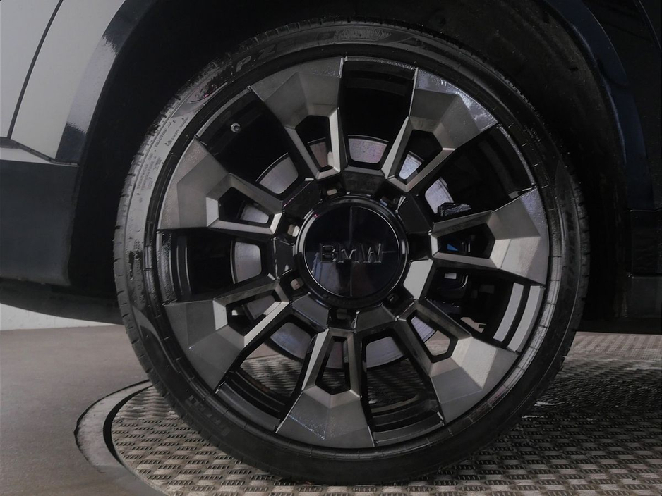 2025 BMW XM - image 14