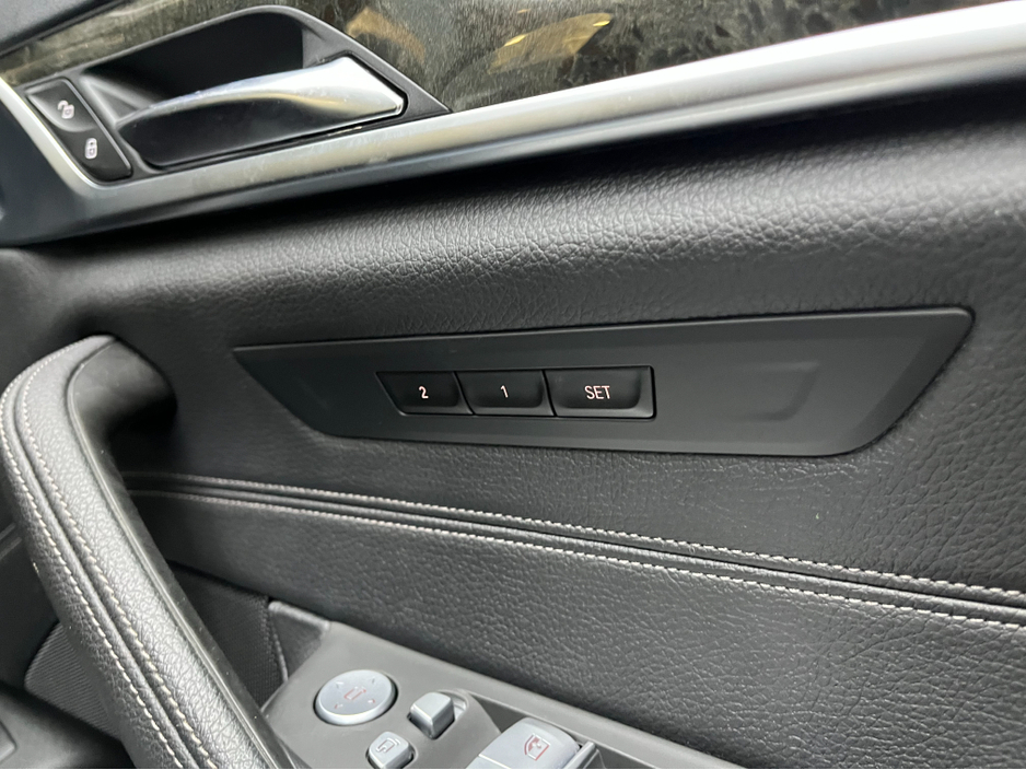 2021 BMW 5 Series - image 12