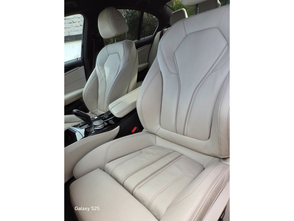 2021 BMW 5 Series - image 18