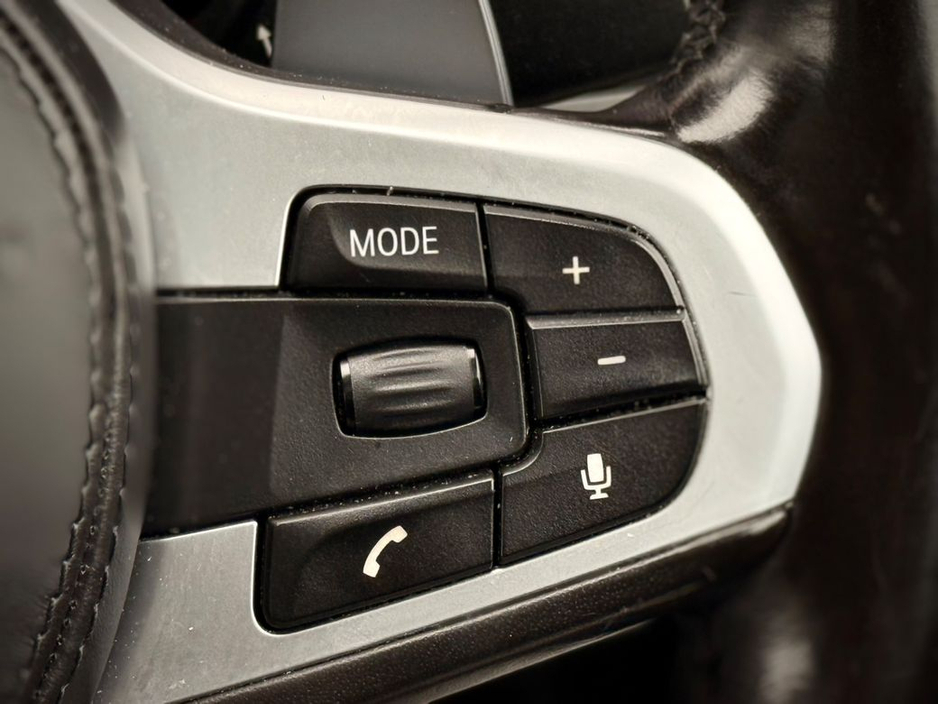 2017 BMW 5 Series - image 31