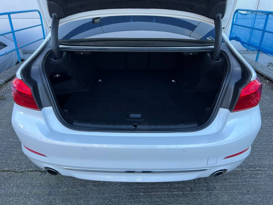 2018 BMW 5 Series - image 13