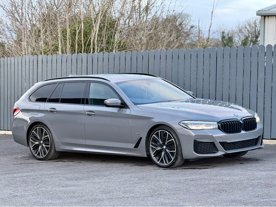 2022 BMW 5 Series - image 8