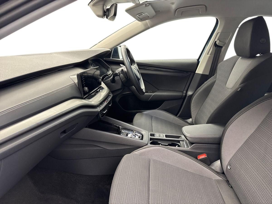 2024 Skoda Octavia - image 2