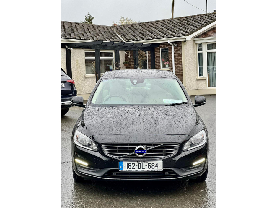 2018 Volvo S60 - image 2