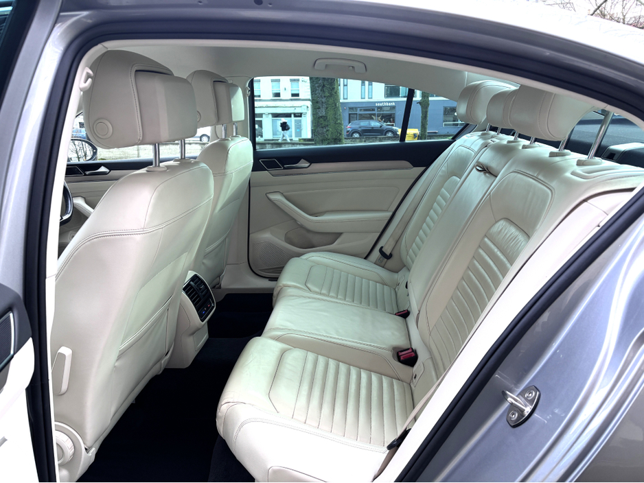 2019 Volkswagen Passat R-LINE 2.0 TDI MANUAL 150HP 4DR €23,950