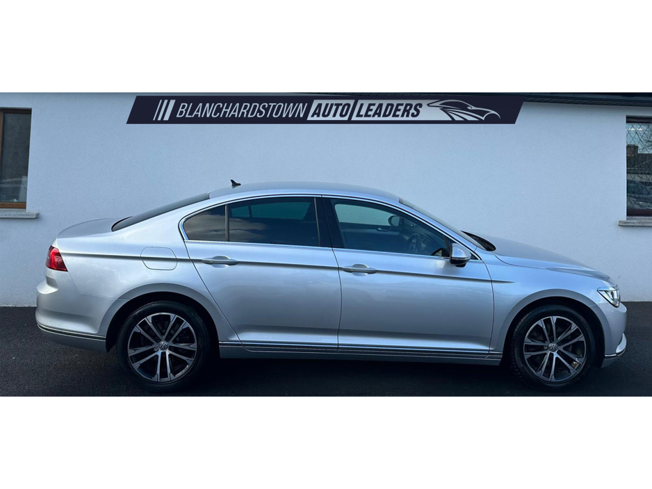 2019 Volkswagen Passat - image 6