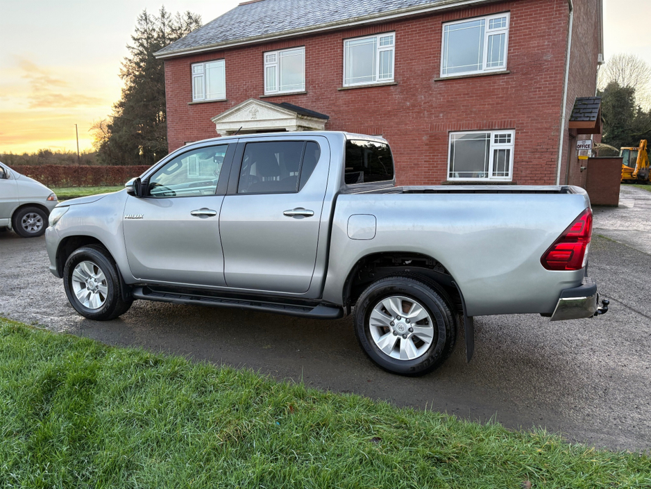 2020 Toyota Hilux DOUBLE CAB SR5 4DR