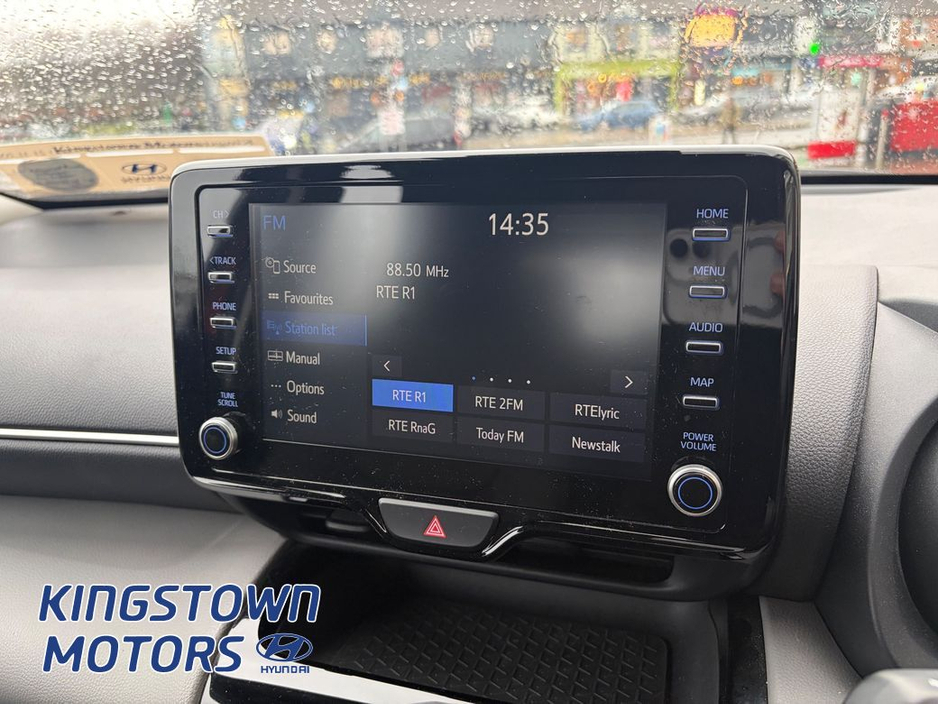 2022 Toyota Yaris - image 17