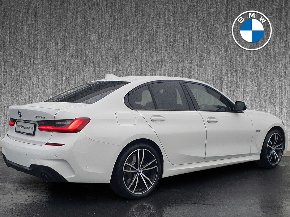 2022 BMW 3 Series - image 24