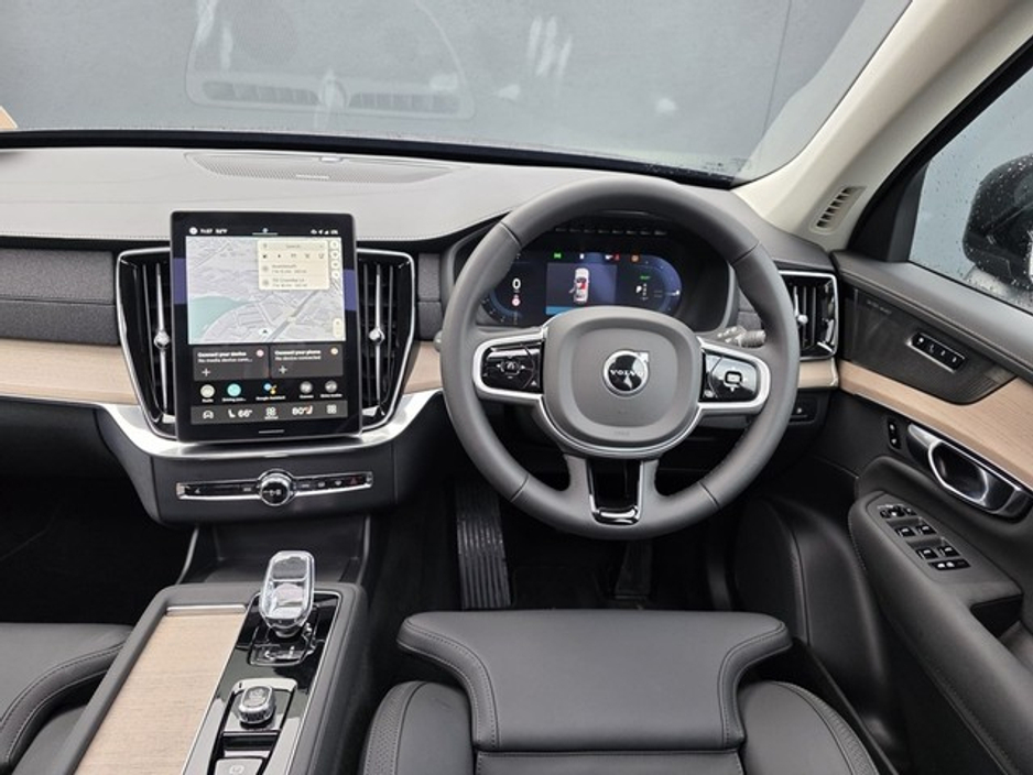 2025 Volvo XC90 T8 Plus Dark AWD €79,895