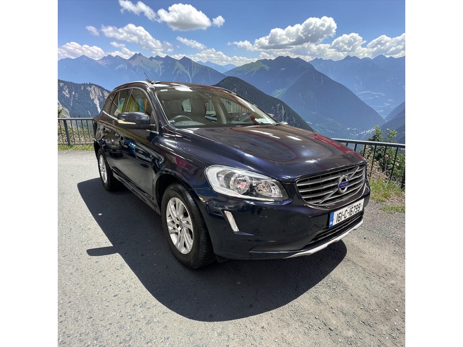 2016 Volvo XC60 - image 3