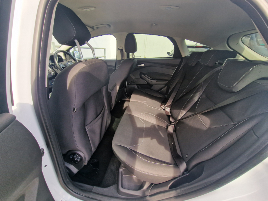 2015 Ford Focus - image 32