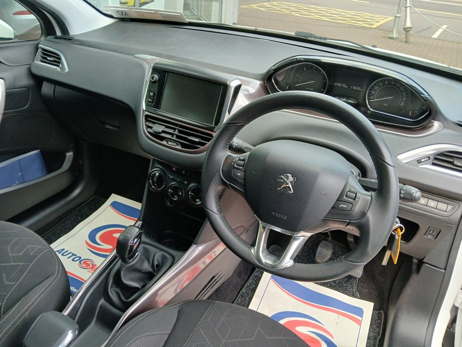 2014 Peugeot 2008 - image 11