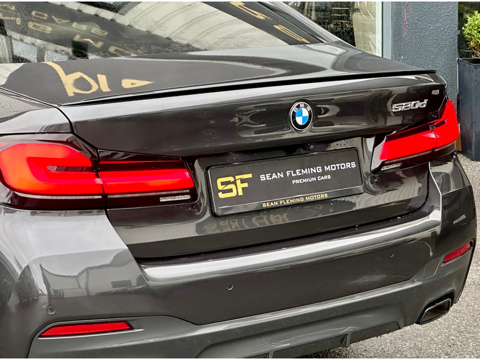 2023 BMW 5 Series ++LOW KM++ M SPORT PRO MHEV AUTO 520 D