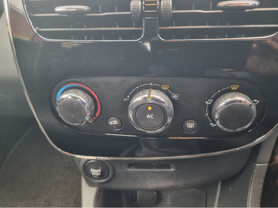 2014 Renault Clio - image 21