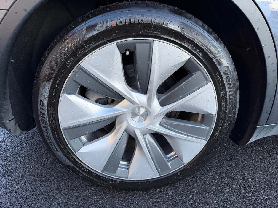 2023 Tesla Model Y - image 11
