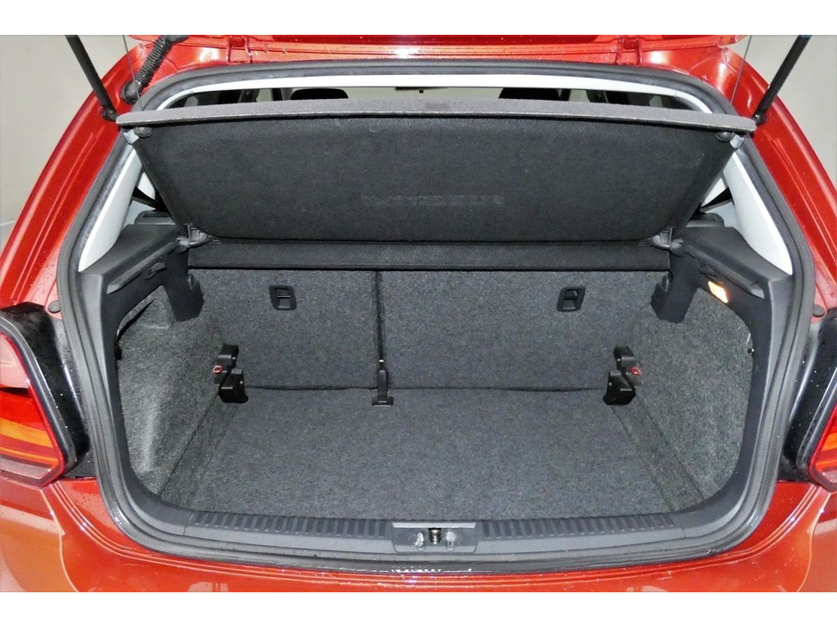 2015 Volkswagen Polo - image 25