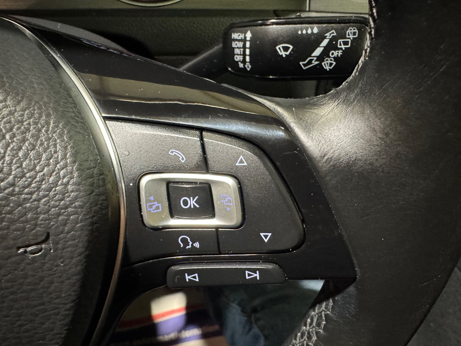 2013 Volkswagen Golf - image 20