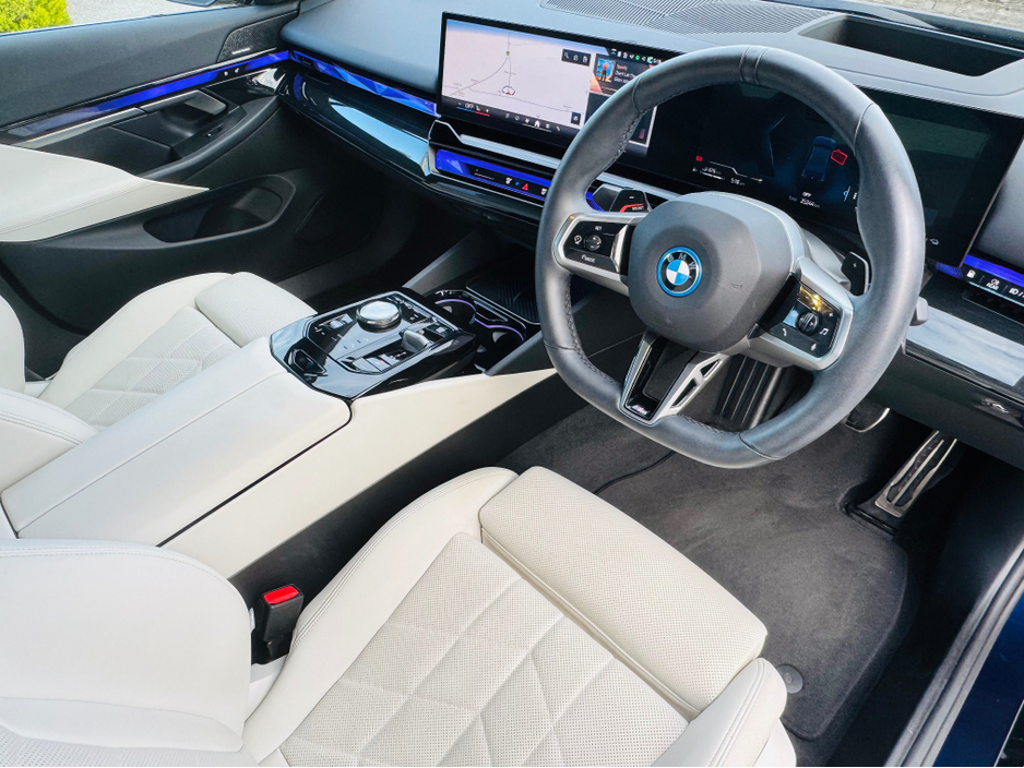 2024 BMW 5 Series - image 9