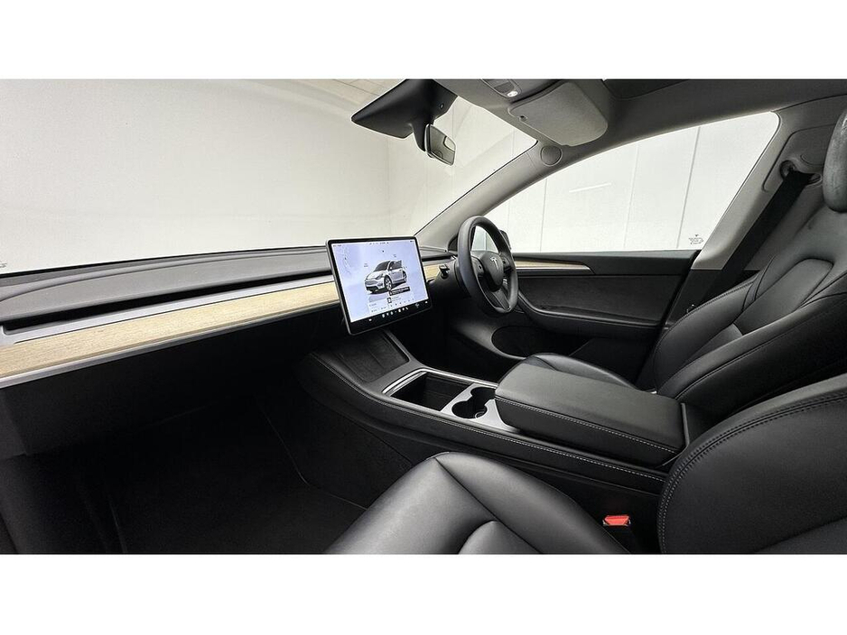 2022 Tesla Model Y - image 7