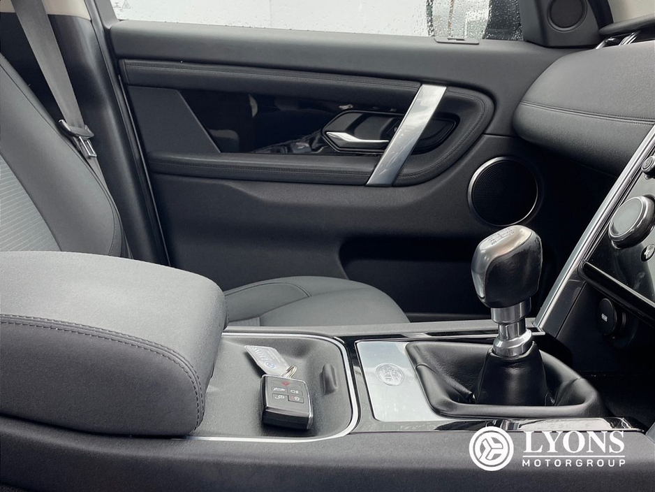 2020 Land Rover Discovery Sport - image 10