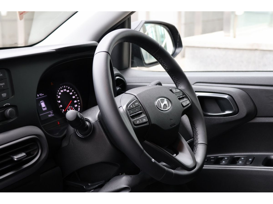 2023 Hyundai i10 - image 9