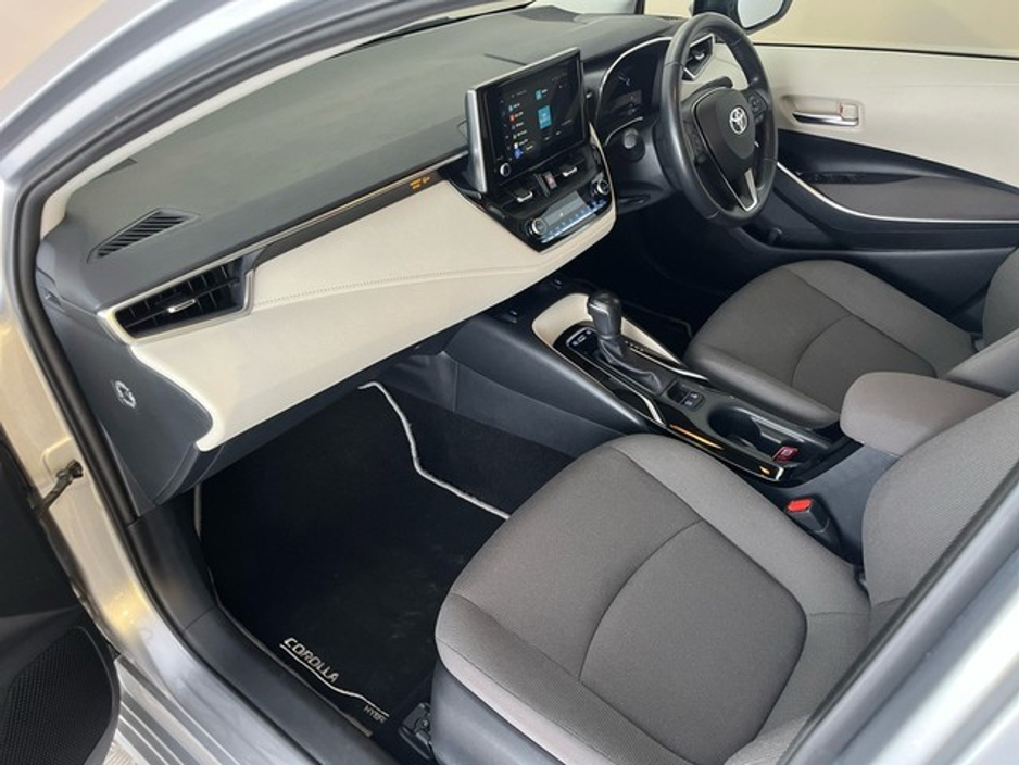 2023 Toyota Corolla - image 6