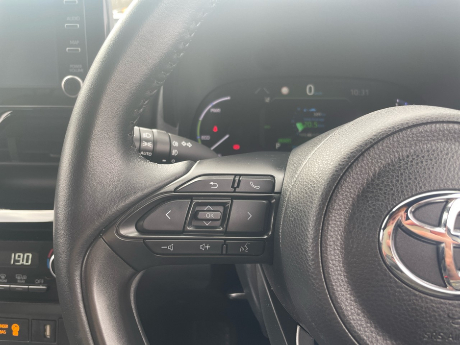 2024 Toyota Yaris - image 11