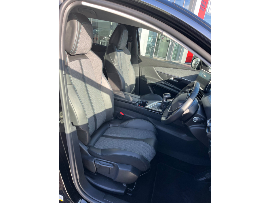 2021 Peugeot 5008 1.5 BlueHDi 130bhp Allure