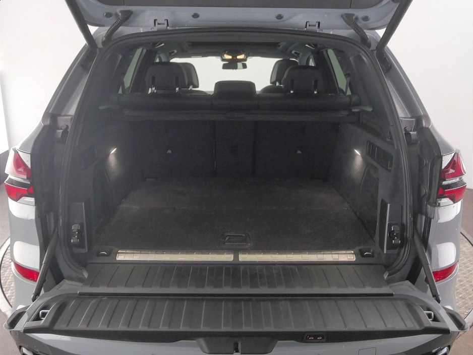 2023 BMW X5 - image 12
