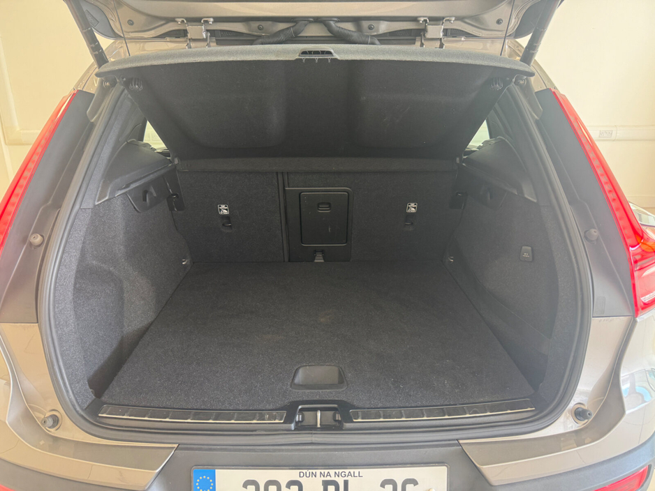 2020 Volvo XC40 - image 20