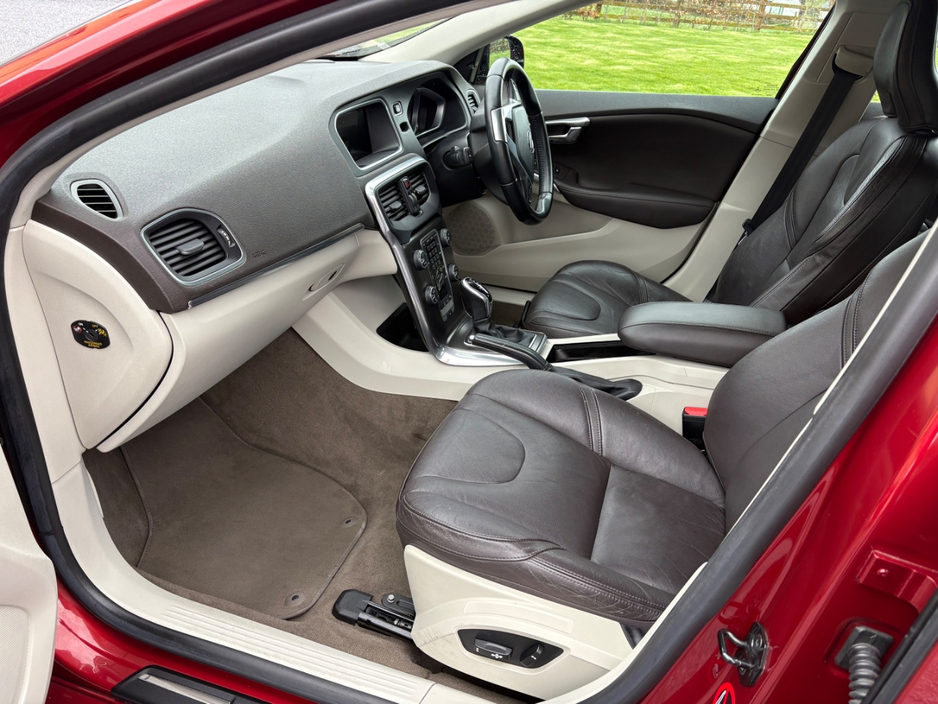 2013 Volvo V40 - image 7