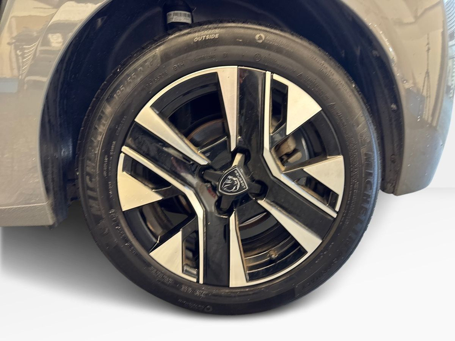 2024 Peugeot 208 - image 6