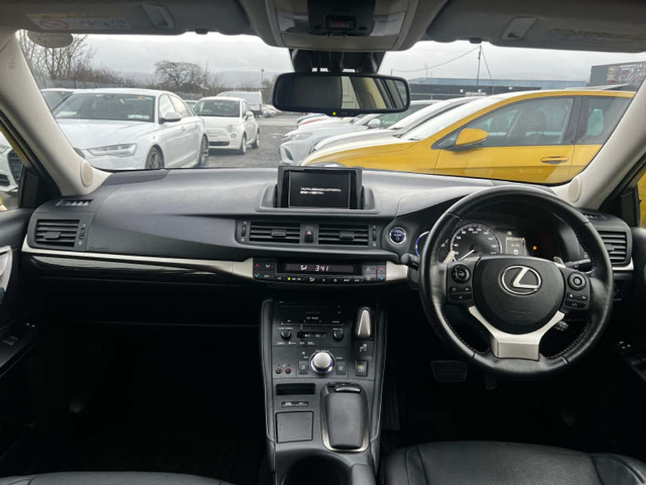 2015 Lexus CT 200 h - image 16