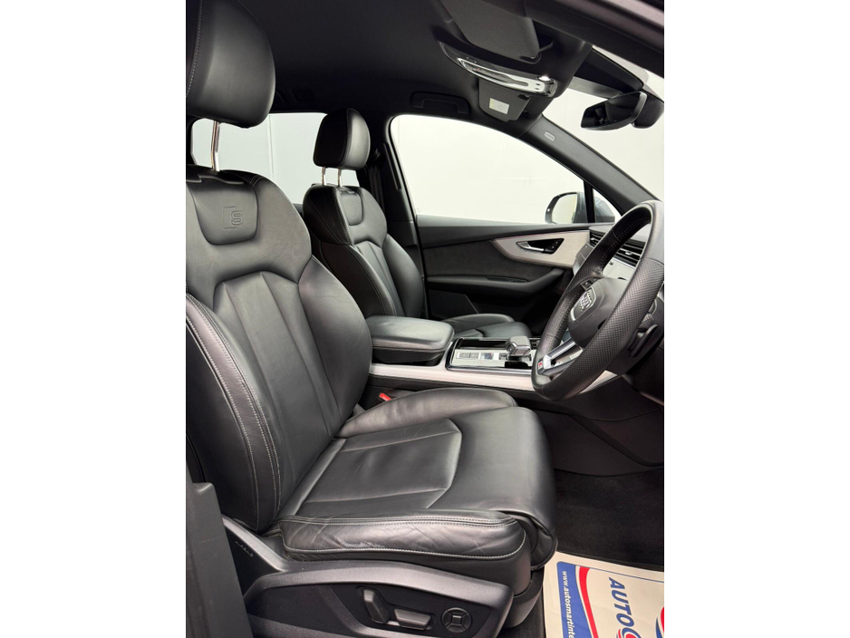 2021 Audi Q7 55 TFSI e S Line €52,950