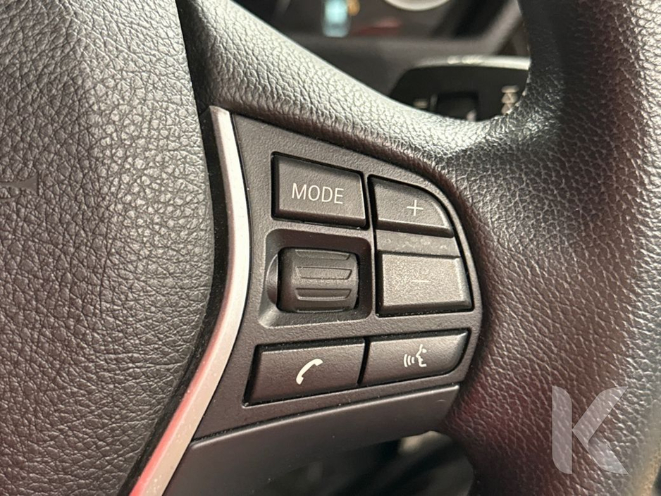 2016 BMW 3 Series - image 24