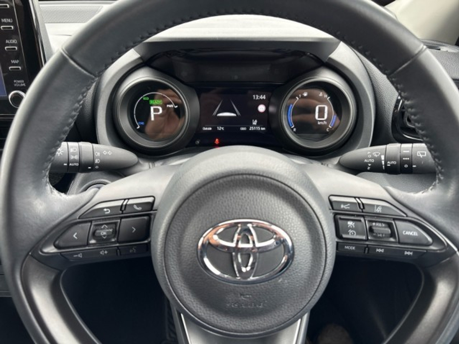 2023 Toyota Yaris Cross - image 13
