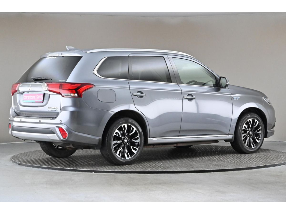 2018 Mitsubishi Outlander - image 10